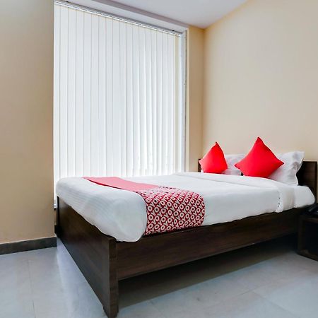 Oyo 28124 알레키아 레지던시 Sururnagar 외부 사진